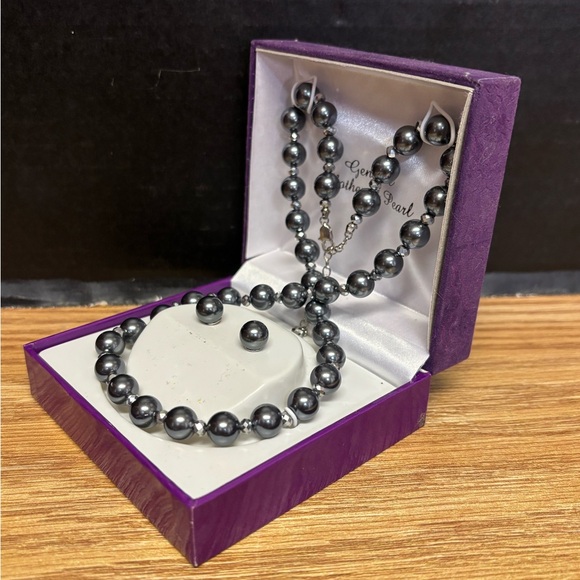 Genuine Mother of Pearl Necklace and Earring Set #4529 - Picture 4 of 7